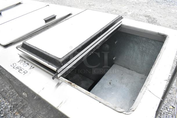 Master Bilt DC-12DSE Stainless Steel Commercial Chest Freezer w/ 3 Center Hinge Lids. 115/208-230 Volts, 1 Phase. Tested and Working! - Image 3 of 7