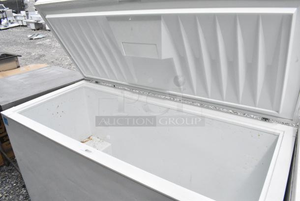 Metal Chest Freezer w/ Hinge Lid. 115 Volts, 1 Phase. Tested and Working! - Image 3 of 5