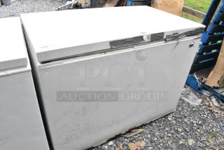 Maytag MQC1552TEW01 Metal Chest Freezer w/ Hinge Lid. 115 Volts, 1 Phase. Tested and Working!