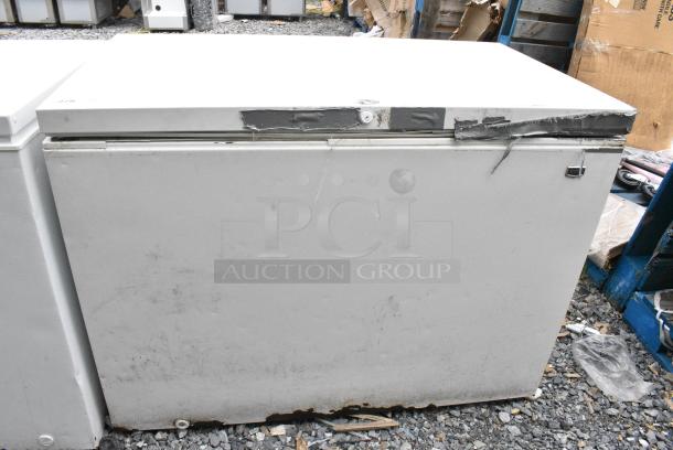 Maytag MQC1552TEW01 Metal Chest Freezer w/ Hinge Lid. 115 Volts, 1 Phase. Tested and Working! - Image 2 of 5