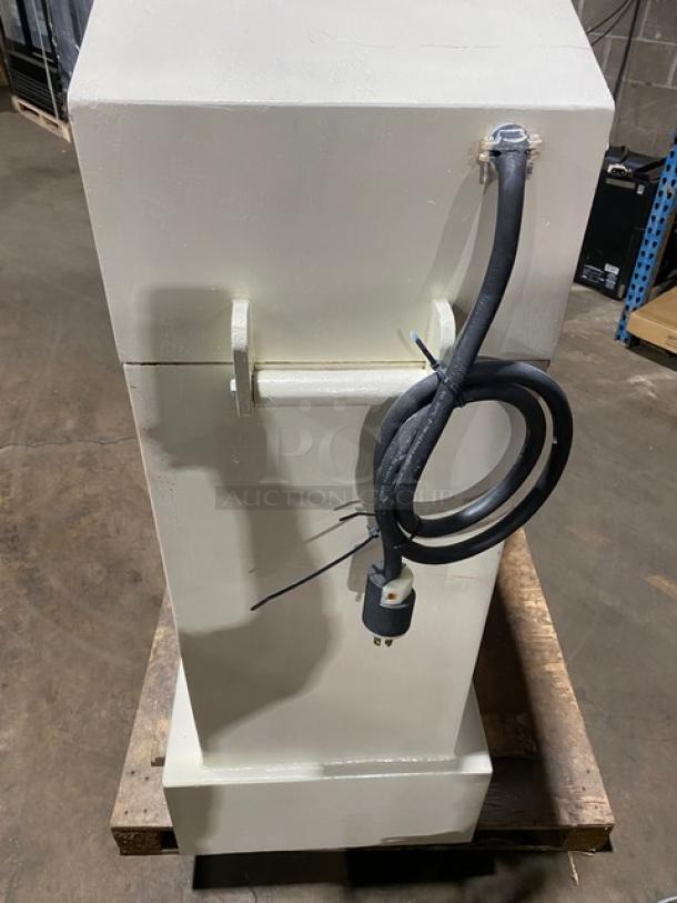 Fish Oven & Equipment Corp. Commercial Heavy Duty Electric Powered Floor Model Dough Mixer! With Stainless Steel Mixing Bowl! With Spiral Dough Hook Attachment! Model: FSM1000 SN: FSM1001! 208/220V 3 Phase! - Image 4 of 8