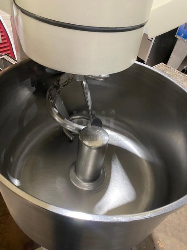 Fish Oven & Equipment Corp. Commercial Heavy Duty Electric Powered Floor Model Dough Mixer! With Stainless Steel Mixing Bowl! With Spiral Dough Hook Attachment! Model: FSM1000 SN: FSM1001! 208/220V 3 Phase! - Image 6 of 8