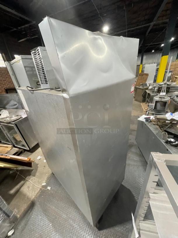 Traulsen Commercial Stainless Steel 2 Section Half Door Reach In Refrigerator! Energy Star Certified! With Poly Coated Wire Racks! Model: G20000 SN: T48193C07! 115V 1 Phase! On Casters! - Image 4 of 8