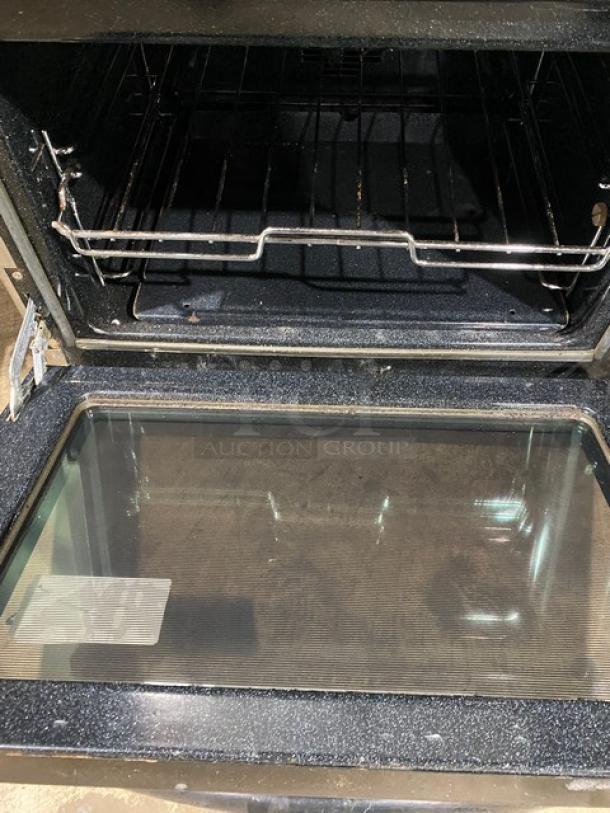Moffat TurboFan-25 Series Commercial Electric Powered Countertop Mini Convection Oven! With Thermostatic Control! With Wired Oven Rack! Model: E25 SN: 234997! 110-120V! - Image 3 of 7