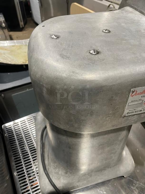 Qualheim Electro-Cut Commercial Electric Powered Heavy Duty Countertop Vegetable Slicer/Shredder/Grater! Model: 400 SN: 26769D! 115V 1 Phase! - Image 4 of 10