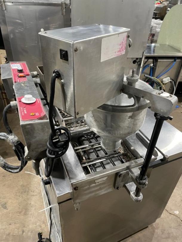 Belshaw Donut Robot Mark-II Series Commercial Stainless Steel Electric Powered Countertop Automatic Old Fashioned Ring Donut Fryer! With 10 Lb. Batter Hopper! Model: DR MK-II SN: W20392NHTO! 120/208-240V! - Image 4 of 10