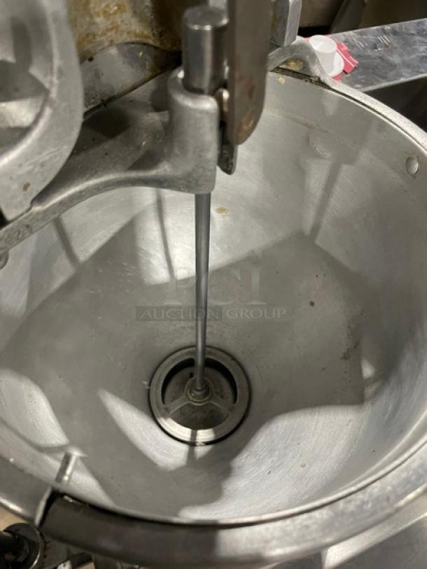 Belshaw Donut Robot Mark-II Series Commercial Stainless Steel Electric Powered Countertop Automatic Old Fashioned Ring Donut Fryer! With 10 Lb. Batter Hopper! Model: DR MK-II SN: W20392NHTO! 120/208-240V! - Image 5 of 10