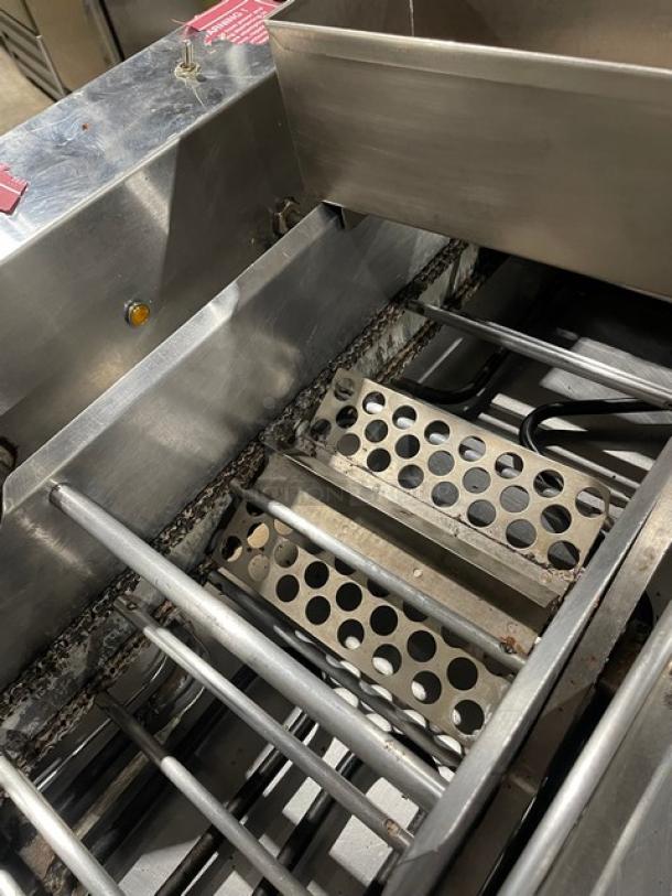 Belshaw Donut Robot Mark-II Series Commercial Stainless Steel Electric Powered Countertop Automatic Old Fashioned Ring Donut Fryer! With 10 Lb. Batter Hopper! Model: DR MK-II SN: W20392NHTO! 120/208-240V! - Image 6 of 10