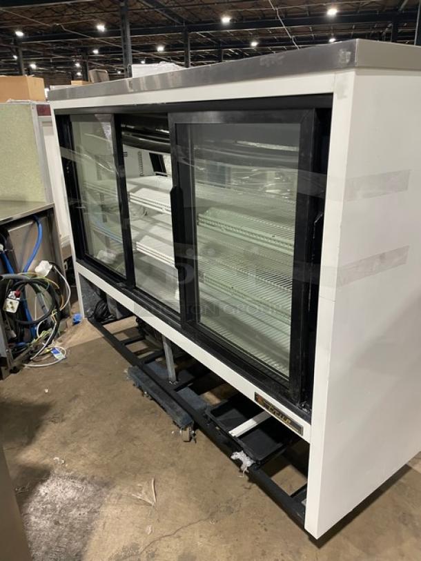True Commercial White Slanted Glass Single Duty Refrigerated Deli Merchandiser Display Showcase! With Stainless Steel Serve-Over Countertop! With Adjustable Poly Coated Wire Shelves! With Rear Double Glass Sliding Doors! Model: TSID-72-3 SN: 8145867! 115V 1 Phase! - Image 4 of 7
