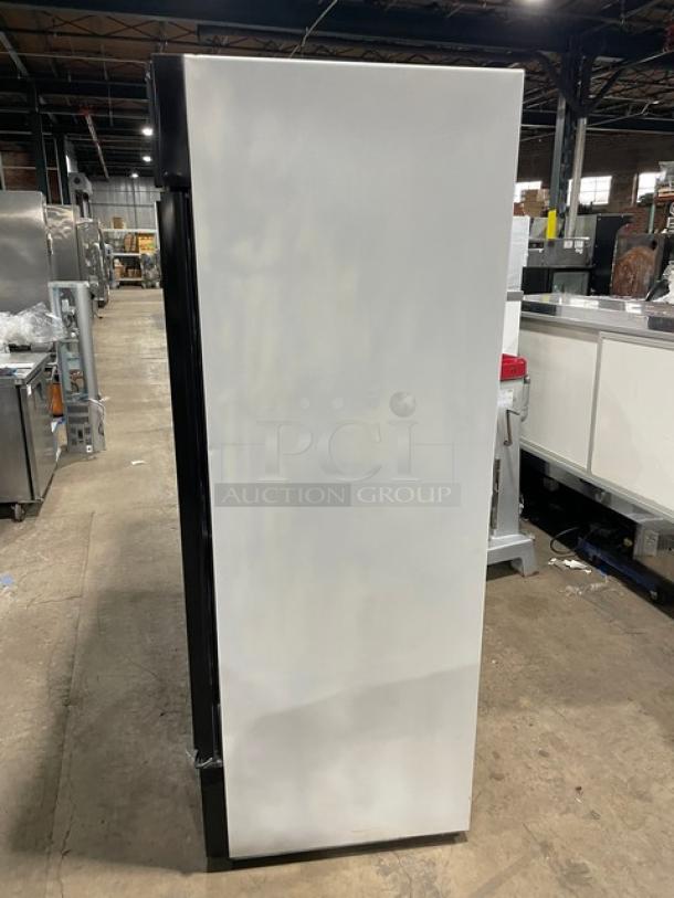 True Commercial White Double Glass Sliding Door Reach In Merchandiser Freezer! With Adjustable Poly Coated Wire Racks! Model: GDM-49F SN: 4954769! 115/208-230V 1 Phase! - Image 3 of 9