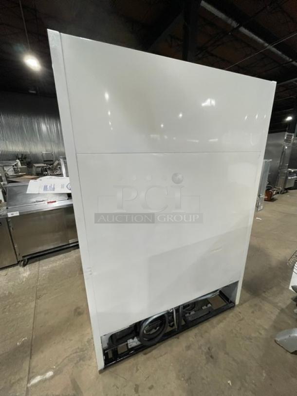 True Commercial White Double Glass Sliding Door Reach In Merchandiser Freezer! With Adjustable Poly Coated Wire Racks! Model: GDM-49F SN: 4954769! 115/208-230V 1 Phase! - Image 4 of 9