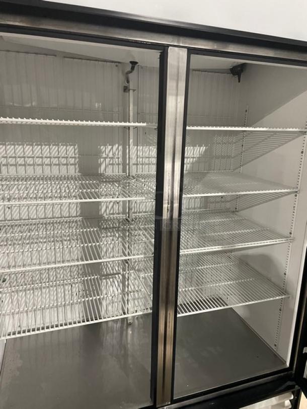 True Commercial White Double Glass Sliding Door Reach In Merchandiser Freezer! With Adjustable Poly Coated Wire Racks! Model: GDM-49F SN: 4954769! 115/208-230V 1 Phase! - Image 5 of 9