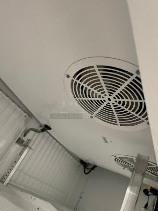 True Commercial White Double Glass Sliding Door Reach In Merchandiser Freezer! With Adjustable Poly Coated Wire Racks! Model: GDM-49F SN: 4954769! 115/208-230V 1 Phase! - Image 7 of 9