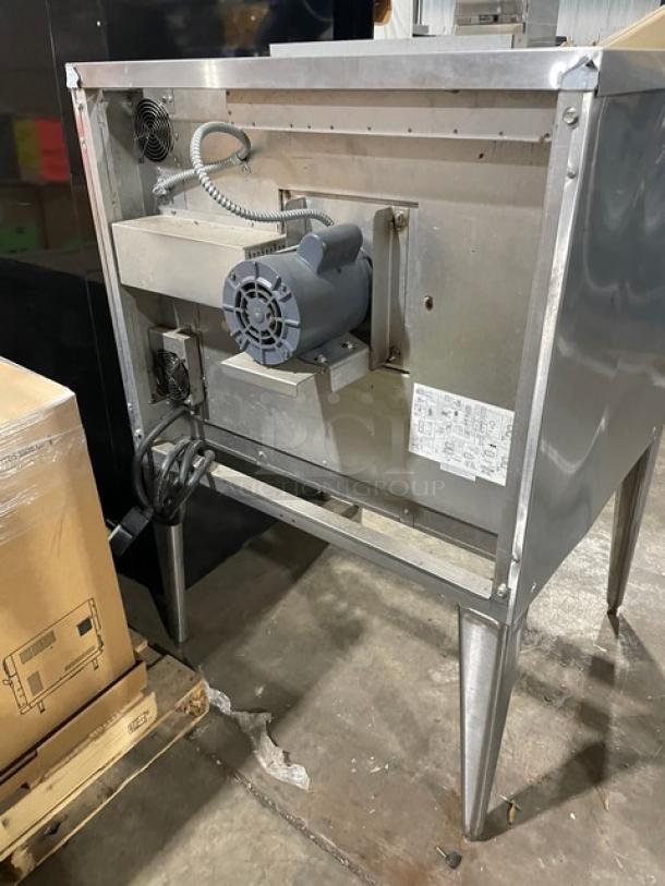 Blodgett Commercial Stainless Steel Electric Powered Single Stack Convection Oven! With Wired Oven Racks! On Legs! - Image 3 of 7