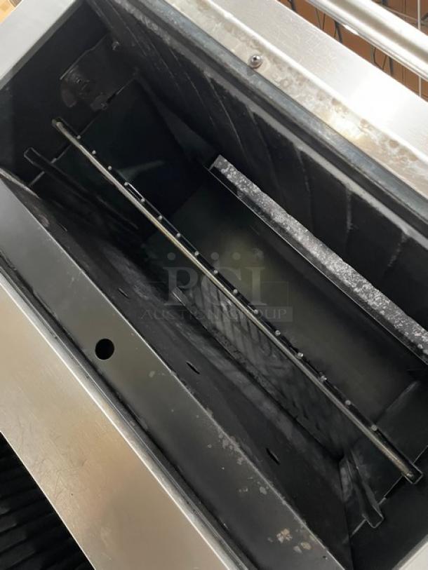 Garland Commercial Stainless Steel Natural Gas Powered Heavy-Duty Upright Deck-Style Infrared Broiler/Oven Combo! With Enclosed Overhead Finishing Oven/Cheese Melter! With Wired Oven Racks! On Legs! - Image 5 of 8