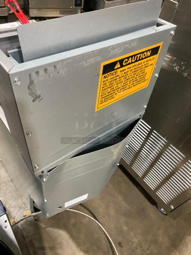 NEW! Scratch-N-Dent! Avantco! 2024 Late Model! Commercial Stainless Steel Natural Gas Powered 50 Lb. Deep Fat Fryer! With Back Splash & Basket Hanger! With Fry Baskets! Model: 177FF50N SN: 2409031301! - Image 3 of 10