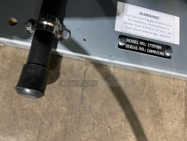 NEW! Scratch-N-Dent! Avantco! 2024 Late Model! Commercial Stainless Steel Natural Gas Powered 50 Lb. Deep Fat Fryer! With Back Splash & Basket Hanger! With Fry Baskets! Model: 177FF50N SN: 2409031301! - Image 10 of 10