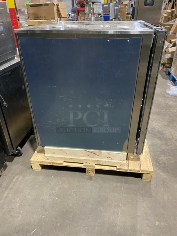 NEW! Scratch-N-Dent! Blodgett BC-Touch Series Commercial Stainless Steel Electric Powered Combi Oven! With Touch Controls! With Built In Pan Slide! Model: BLCT-102/CPE2.10 SN: 201118-040729! 208V 3 Phase! - Image 3 of 7