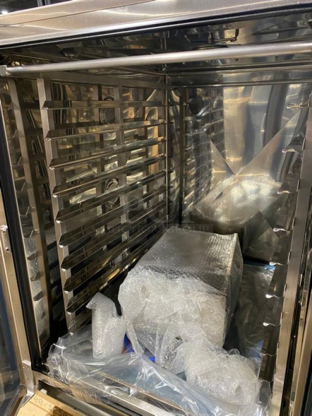 NEW! Scratch-N-Dent! Blodgett BC-Touch Series Commercial Stainless Steel Electric Powered Combi Oven! With Touch Controls! With Built In Pan Slide! Model: BLCT-102/CPE2.10 SN: 201118-040729! 208V 3 Phase! - Image 5 of 7