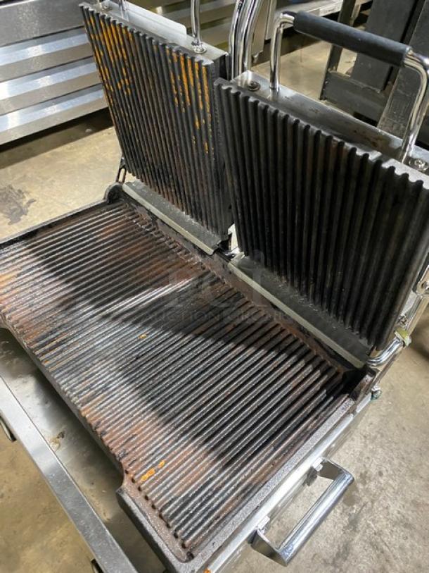 Waring Panini Ottimo Series Commercial Stainless Steel Electric Powered Countertop Double Panini Sandwich Grill! With Thermostatic Controls! With Grooved/Ribbed Grates! Model: WPG300 SN: 3222! 240V! On Legs! - Image 6 of 8