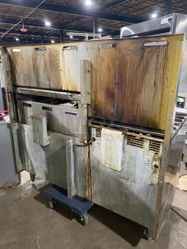 American Range Commercial Stainless Steel Natural Gas Powered 4 Burner Range/Raised Flat Griddle Split Top & Double Oven Combo! With Built-In Broiler/Cheese Melter! With Back Splash & Wire Oven Racks! On Legs! - Image 3 of 9