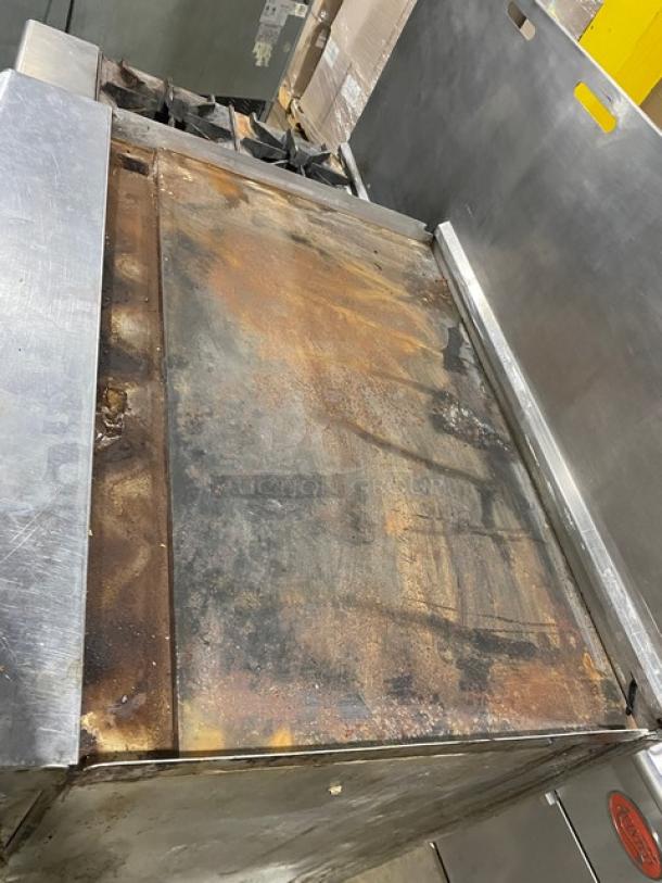 American Range Commercial Stainless Steel Natural Gas Powered 4 Burner Range/Raised Flat Griddle Split Top & Double Oven Combo! With Built-In Broiler/Cheese Melter! With Back Splash & Wire Oven Racks! On Legs! - Image 5 of 9
