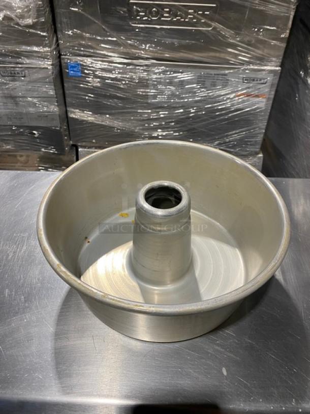 Commercial Round Tube/Bundt Cake Ring-Mold Baking Pans! ALL ONE MONEY! - Image 2 of 4