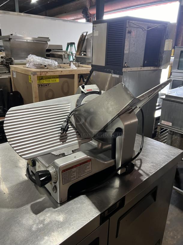 Tor-Rey Commercial Electric Powered Countertop Deli Meat Slicer! Model: RB-300 SN: I07-005150! 115V 1 Phase! On Legs! - Image 2 of 8