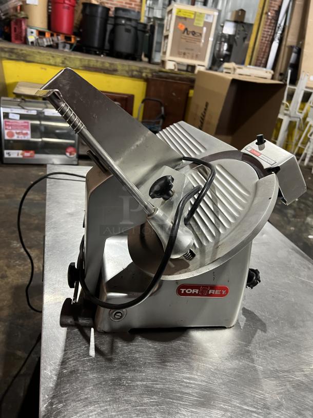 Tor-Rey Commercial Electric Powered Countertop Deli Meat Slicer! Model: RB-300 SN: I07-005150! 115V 1 Phase! On Legs! - Image 3 of 8