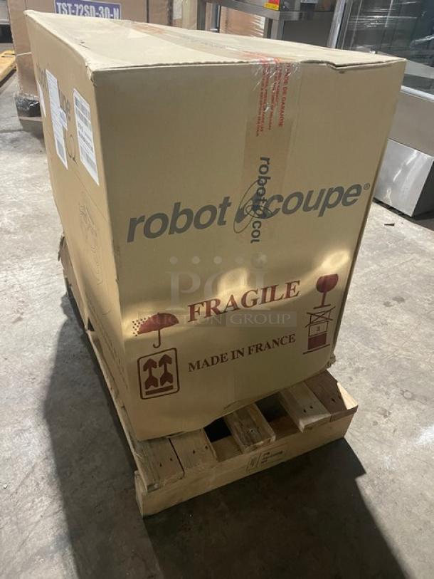 BRAND NEW! Robot Coupe E-Series Commercial Stainless Steel Electric Powered 2 Speed Countertop 8.5 Qt. Food Processor! With Handled Stainless Steel Cutter Bowl! With Leak Proof See-Through Cover! Model: BLIXER8! 208V-240V 3 Phase! - Image 2 of 10