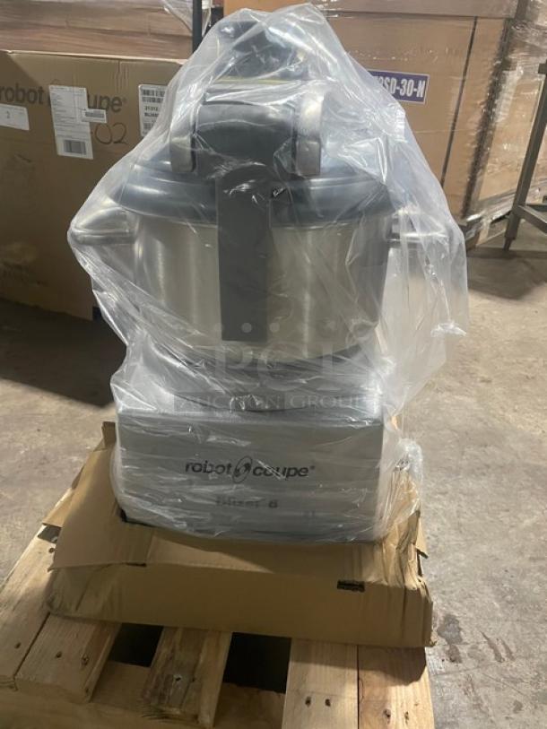 BRAND NEW! Robot Coupe E-Series Commercial Stainless Steel Electric Powered 2 Speed Countertop 8.5 Qt. Food Processor! With Handled Stainless Steel Cutter Bowl! With Leak Proof See-Through Cover! Model: BLIXER8! 208V-240V 3 Phase! - Image 3 of 10
