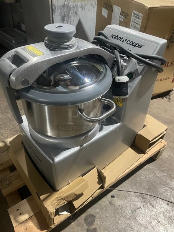 BRAND NEW! Robot Coupe E-Series Commercial Stainless Steel Electric Powered 2 Speed Countertop 8.5 Qt. Food Processor! With Handled Stainless Steel Cutter Bowl! With Leak Proof See-Through Cover! Model: BLIXER8! 208V-240V 3 Phase! - Image 5 of 10
