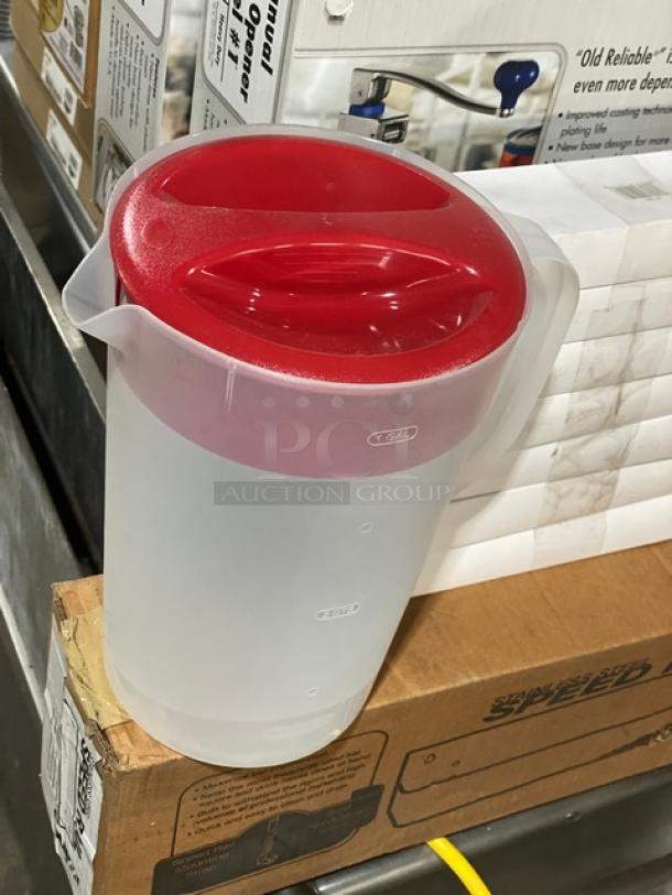 BRAND NEW! Rubbermaid Commercial Clear Base 1 Gal. Simply-Pour Economy/Beverage Pitcher! With Red Multi-Function Lid! 4 Per Case! Model: 1978082! ALL ONE MONEY! - Image 3 of 6