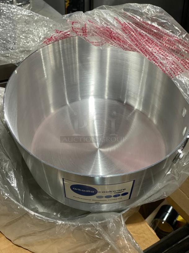 BRAND NEW! Vollrath Arkadia Series Commercial Tapered Aluminum 8.5 Qt. Saucepan! Model: 7348! - Image 4 of 5