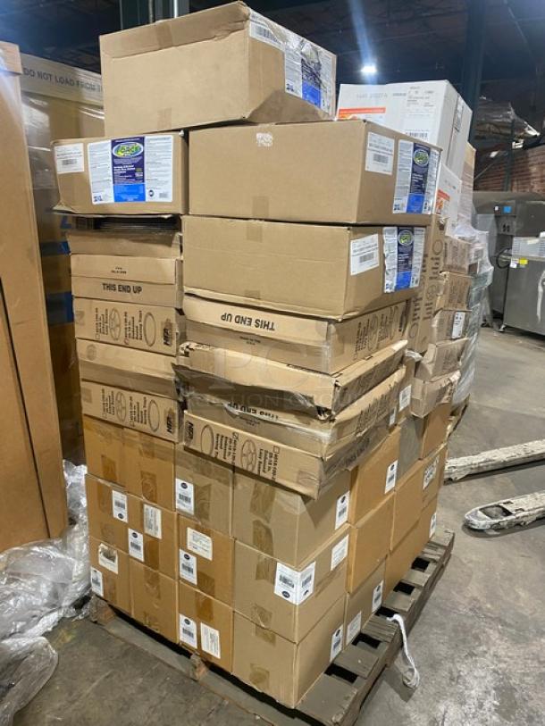 BRAND NEW! MIXED PALLET! Force Commercial Fast Drying Anti-Bacterial Wipes! Model: 2XL401! With HFA Commercial Aluminum 18” Round Serving/Cater Trays! Model: 4019-120-25! With Tablecraft Commercial 16 Oz. SelecTop Wide Mouth Squeeze Bottles! Model: 11663C3! With Advantage Commercial Hand Sanitizing Wipes! Model: F10B03! 81X Your Bid! - Image 2 of 8
