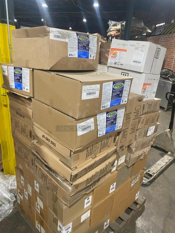 BRAND NEW! MIXED PALLET! Force Commercial Fast Drying Anti-Bacterial Wipes! Model: 2XL401! With HFA Commercial Aluminum 18” Round Serving/Cater Trays! Model: 4019-120-25! With Tablecraft Commercial 16 Oz. SelecTop Wide Mouth Squeeze Bottles! Model: 11663C3! With Advantage Commercial Hand Sanitizing Wipes! Model: F10B03! 81X Your Bid! - Image 8 of 8