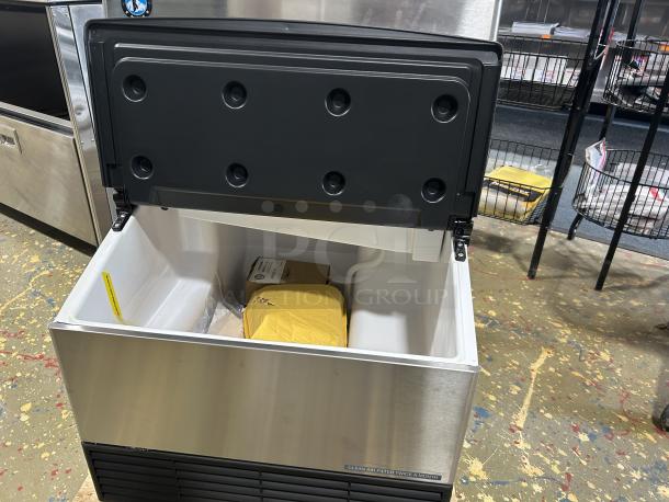 NEW! Scratch-N-Dent! Hoshizaki Commercial Stainless Steel Electric Powered Air-Cooled Self Contained Undercounter Cresent Cube Ice Making Machine! With Built In 80 Lb. Storage Bin! With Top-Hinged Easy Lift Style Access! Model: KM-231BAJ SN: N14821J! 115V 1 Phase! - Image 6 of 7