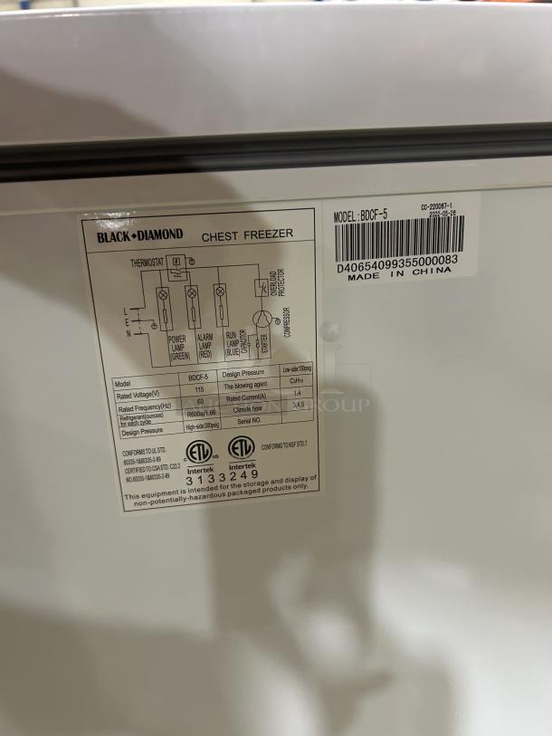 NEW! Black Diamond By Adcraft! 2022 Late Model! Commercial White Powder-Coated Free Standing Chest Freezer! With Poly Coated Wire Basket! Model: BDCF-5 SN: D40654099355000083! 115V! - Image 5 of 5
