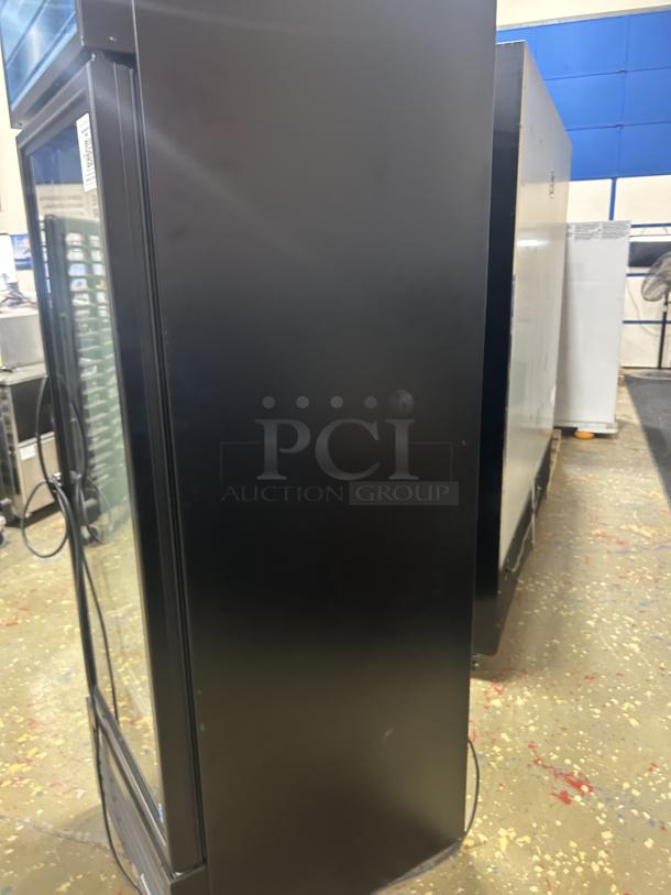 NEW! Scratch-N-Dent! True Commercial Black Powder Coated Single Glass Swing Door reach In Merchandiser Refrigerator! Energy Star Certified! With Poly Coated Wire Racks! Model: GDM-23-HC~TS01 SN: 10985209! 115V 1 Phase! - Image 4 of 7