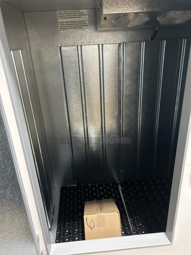 NEW! Scratch-N-Dent! Leer Commercial White Powder Coated 73" Outdoor Packaged Ice Merchandiser Freezer! With Double Lockable Durapon Steel Doors!  Model: L075UASP SN: 230621974! 115V! - Image 4 of 8