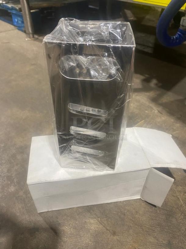 BRAND NEW! Tablecraft Commercial Stainless Steel 4-Sided Handheld Box Grater! Model: SG201! - Image 5 of 8