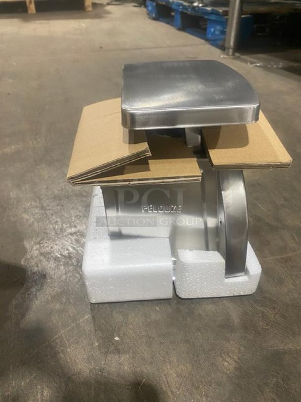 BRAND NEW! Rubbermaid Commercial Stainless Steel Mechanical Countertop 5 Lb. Portion Control Scale! With Dual Read Dial! Model: A22R! - Image 3 of 6