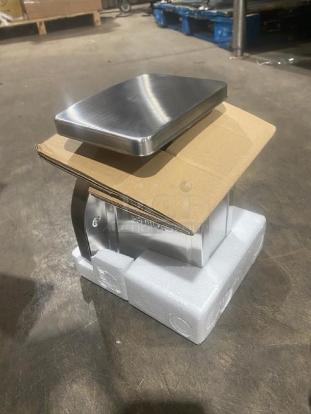 BRAND NEW! Rubbermaid Commercial Stainless Steel Mechanical Countertop 5 Lb. Portion Control Scale! With Dual Read Dial! Model: A22R! - Image 4 of 6