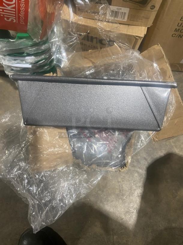 BRAND NEW! Winco Quantum2 Series Commercial Premium Aluminized Steel Heavy Duty Non-Stick 1 Lb. Loaf Pan! Model: HLF-100! 6X Your Bid! - Image 3 of 5