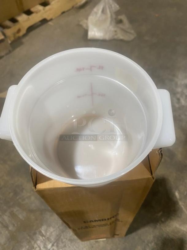 BRAND NEW! Cambro Commercial White Polycarbonate 1 Qt. Round Food Storage Containers! With Handles! 12/Case! Model: RFS1148! ALL ONE MONEY! - Image 4 of 7