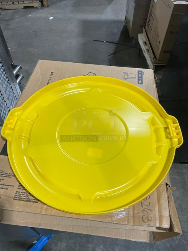 BRAND NEW! Rubbermaid BRUTE Series Commercial Yellow Round 32 Gal. Trash Lid/Cover! Model: FG263100YEL! 5X Your Bid! - Image 3 of 4