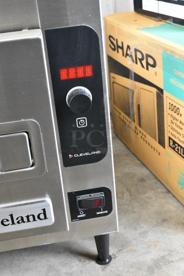 BRAND NEW SCRATCH AND DENT! 2024 Cleveland 21CET8 Stainless Steel Commercial Electric Powered SteamCraft Ultra 3 Pan Electric Countertop Steamer. 208 Volts, 3 Phase. - Image 3 of 6