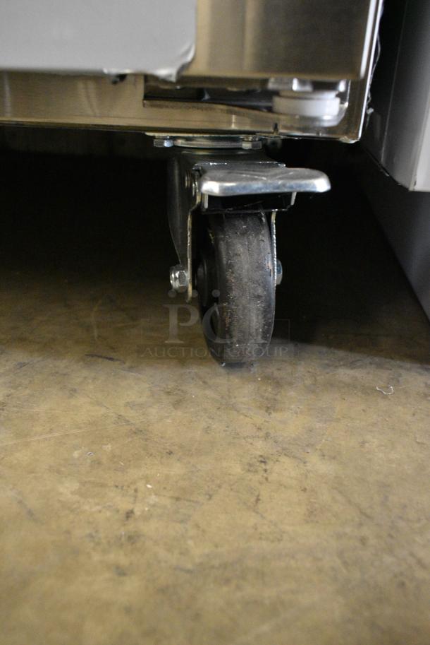 BRAND NEW SCRATCH AND DENT! Avantco 178AWT60R Stainless Steel Commercial 60" Worktop Refrigerator with 3 1/2" Backsplash on Commercial Casters. 115 Volts, 1 Phase. Tested and Working! - Image 4 of 9