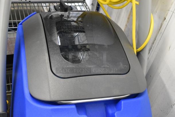 BRAND NEW SCRATCH AND DENT! Clarke EX40 18LX 18" Corded Carpet Extractor - 10 Gallon Tested and Working! - Image 4 of 8