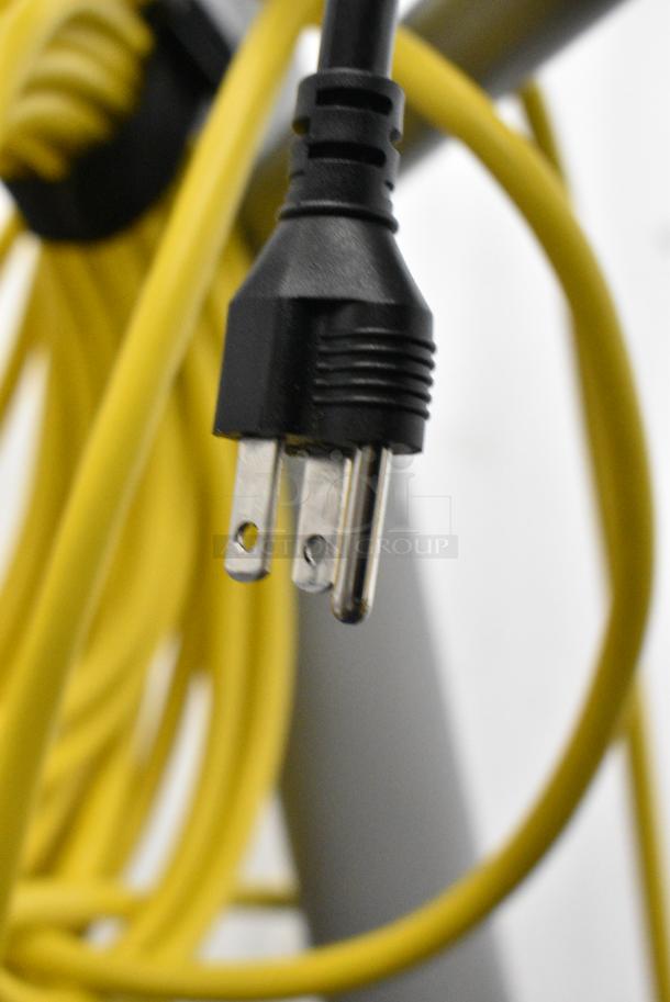 BRAND NEW SCRATCH AND DENT! Clarke EX40 18LX 18" Corded Carpet Extractor - 10 Gallon Tested and Working! - Image 7 of 8